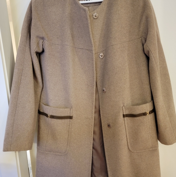 Oyster beige short wool coat - Picture 3 of 8